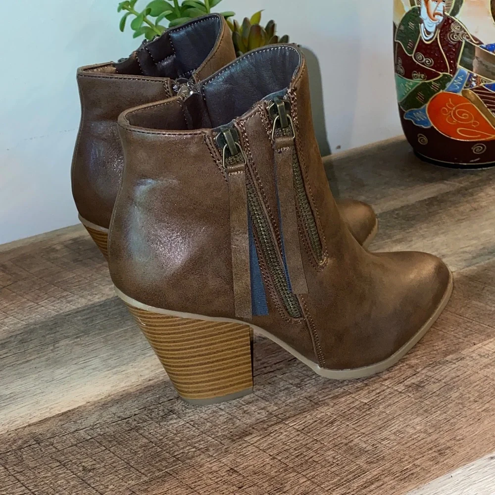 Journee Collection Heeled Ankle Booties with Dual Zippers Size 6.5 - Picture 5 of 13